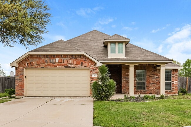 Building Photo - 1101 Saddle Ct