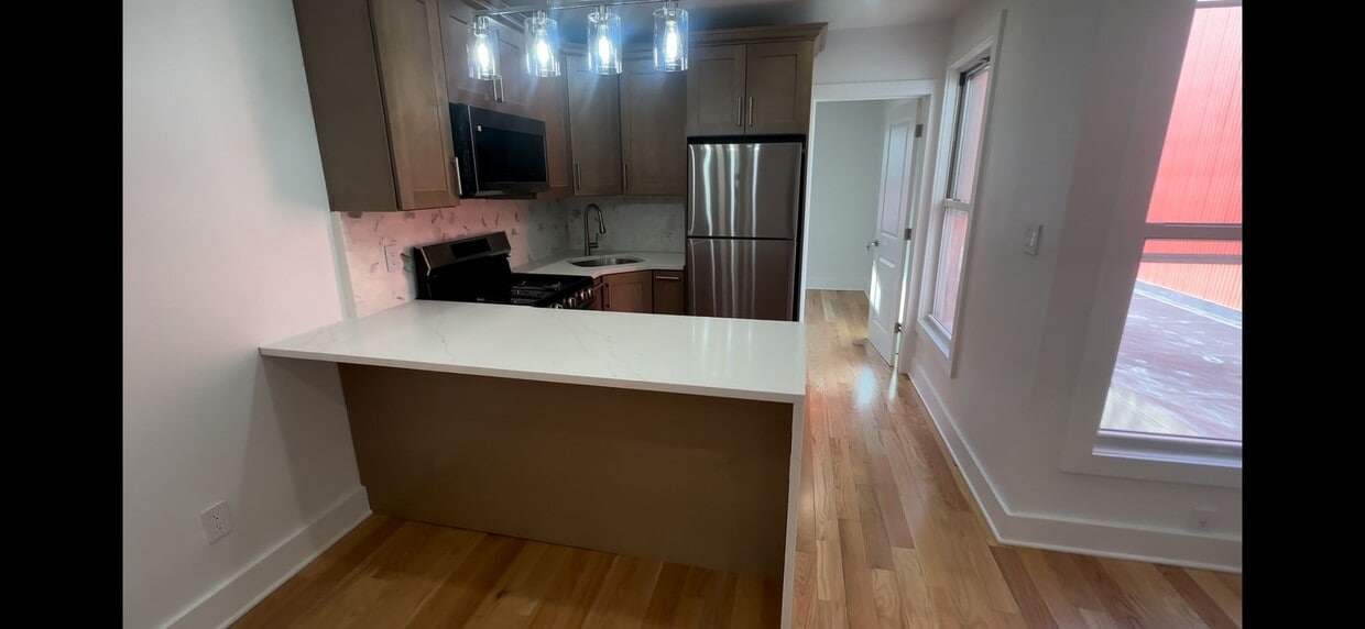 Building Photo - 86 Wyona St