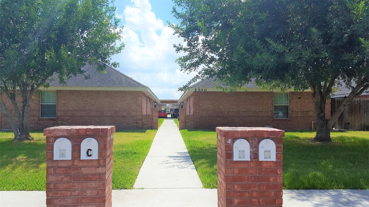 Foto principal - 2300 N Erica St
