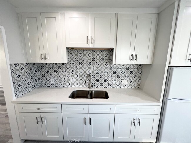 Building Photo - 4225 W 120th Street Unit C
