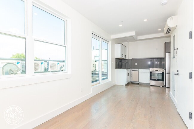 Building Photo - 2911 Albemarle Rd