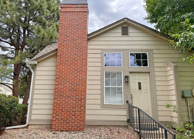 Building Photo - 9622 W Chatfield Ave