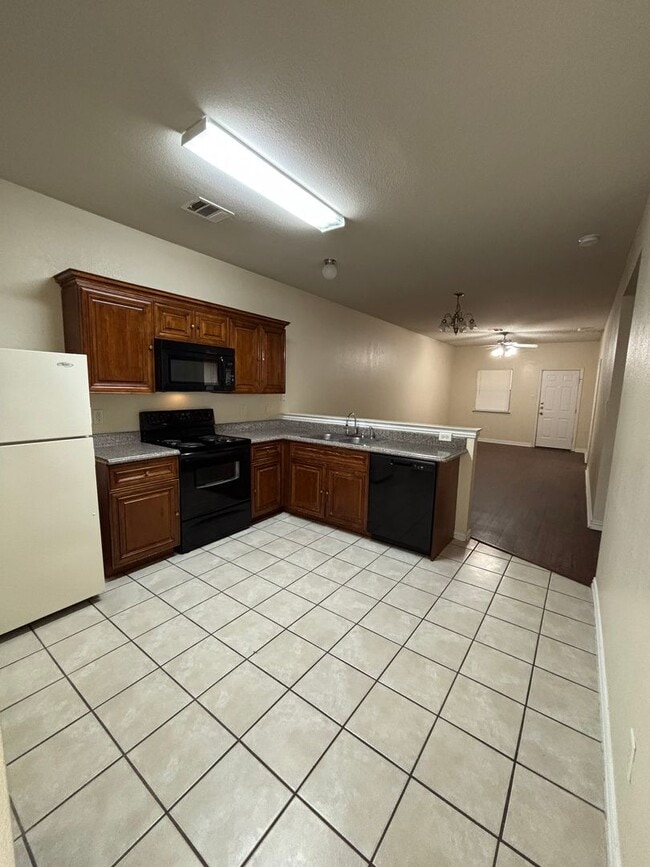 Building Photo - 3112-3114 S Cherry Ln