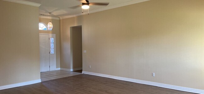 Foto del edificio - Great location!  4 Bedroom 2 bath