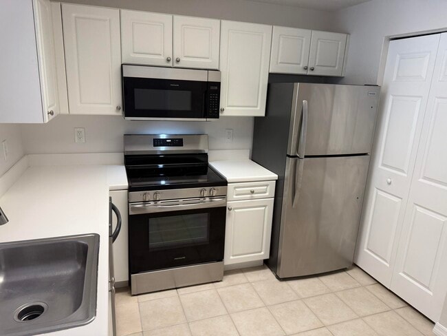 Building Photo - 2802 Sarento Pl