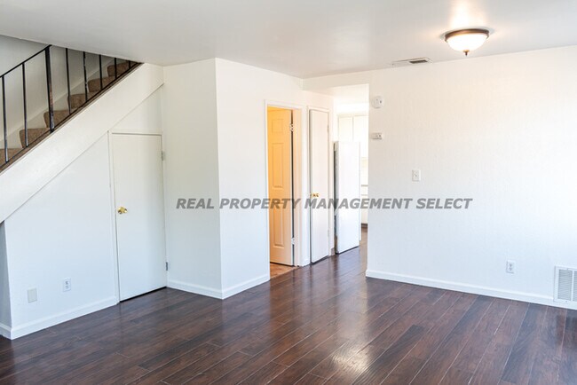 Building Photo - MOVE-IN SPECIAL - 2 Bed 1.5 Bath Condo in ...