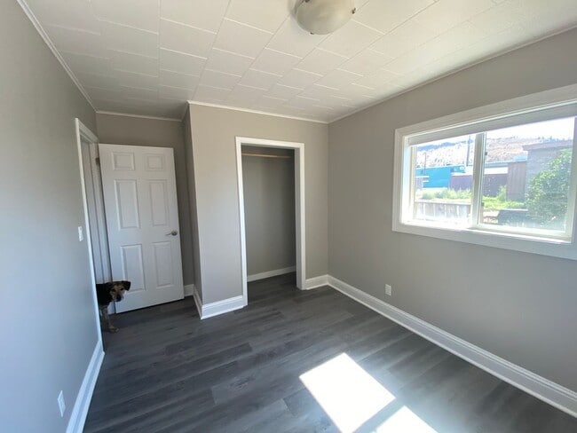 Building Photo - 3 Bed 1.5 bath home in Prineville