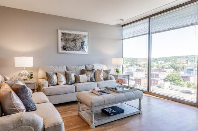 Foto del edificio - 250 KING Apartments