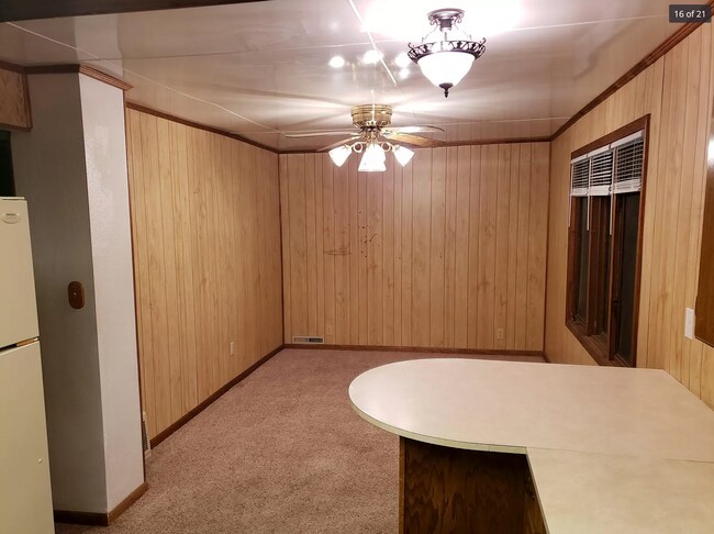 Dining room - 140 B Ave E