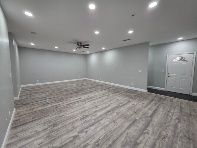Building Photo - 5521 Enrico Blvd