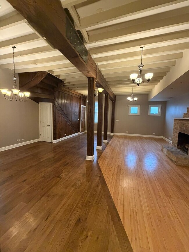 Foto del edificio - 1357 N Wolcott Ave