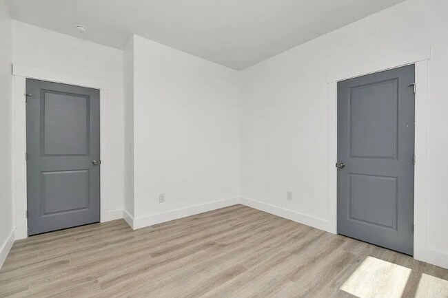 Foto del edificio - 210 Essex Dr