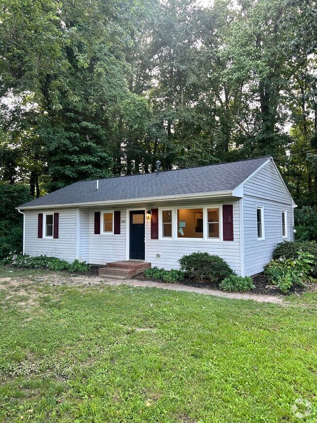 Building Photo - 7452 Poplar Ave
