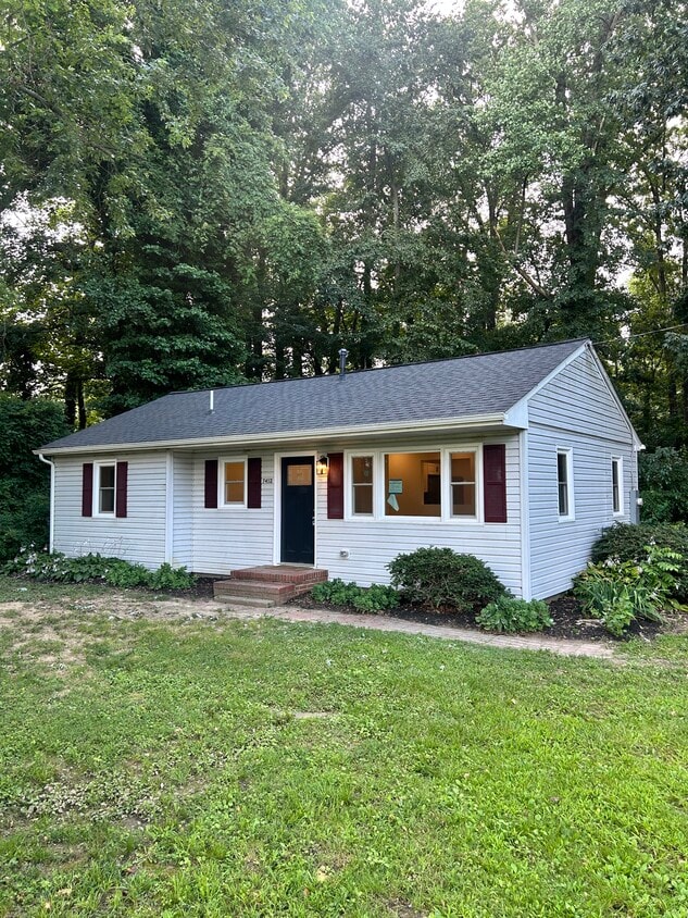 Primary Photo - 7452 Poplar Ave