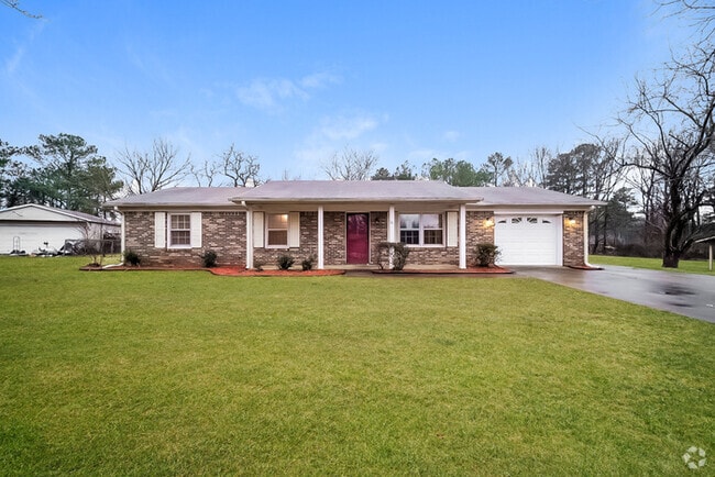 Building Photo - 121 Greenwood Cir
