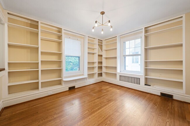 Building Photo - Month-to-Month Lease Available! Historic H...