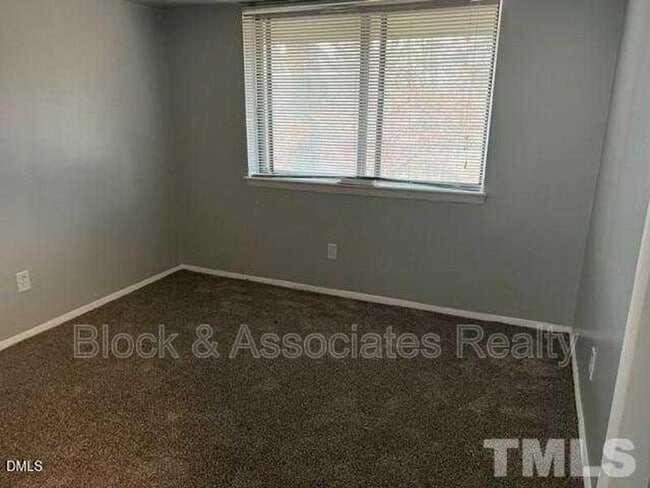 Building Photo - 1281 Schaub Dr