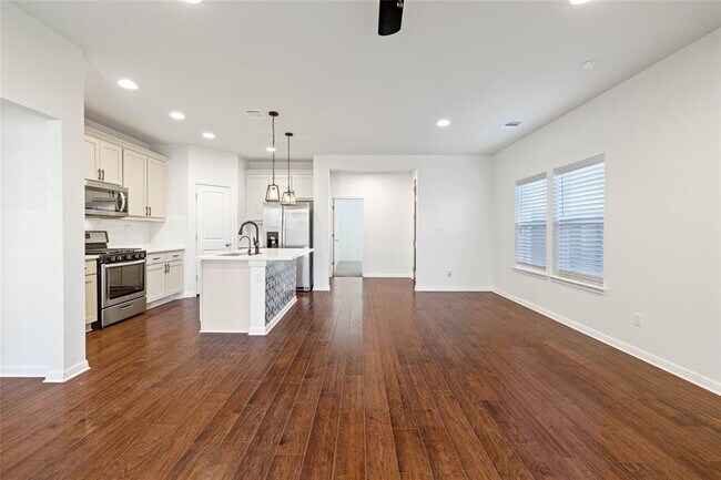Foto del edificio - 213 Winding Hollow Ln
