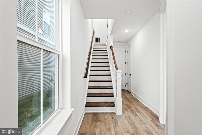 Building Photo - 9407 Pacific Elm St