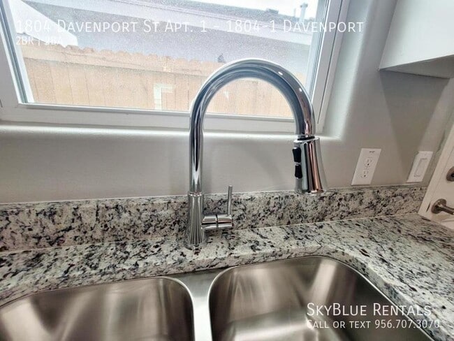 Foto del edificio - 1804 Davenport St