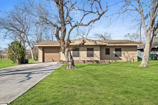 Foto del edificio - 6015 Ridgeway Dr