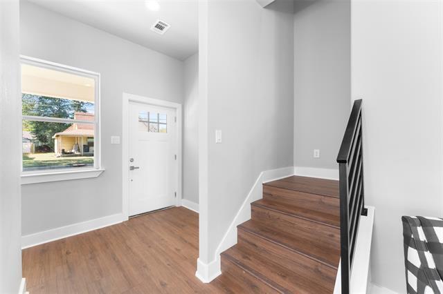 Building Photo - 612 1/2 N Robinson St