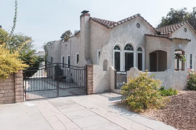 Frontyard and sidegate - 214 W Elmwood Ave