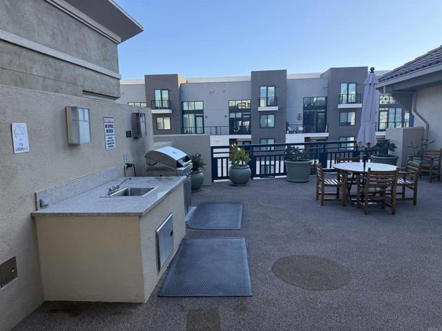 Foto del edificio - 330 J St