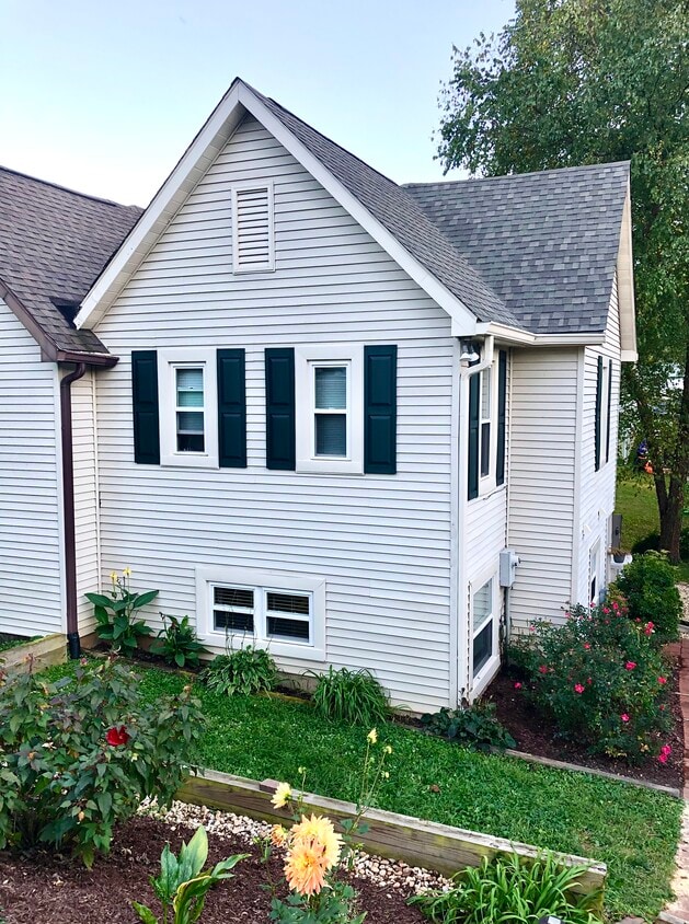 Primary Photo - 1218 Grove St