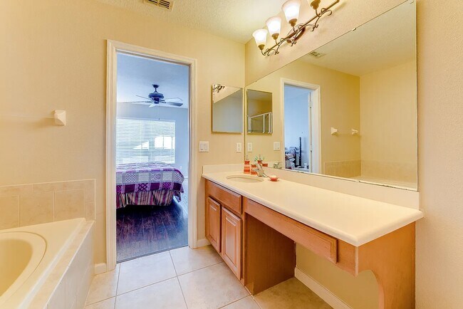 Foto del edificio - 831 Pine Pointe Ln