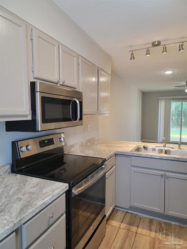 Foto del edificio - 7202 Lago Vista Ct