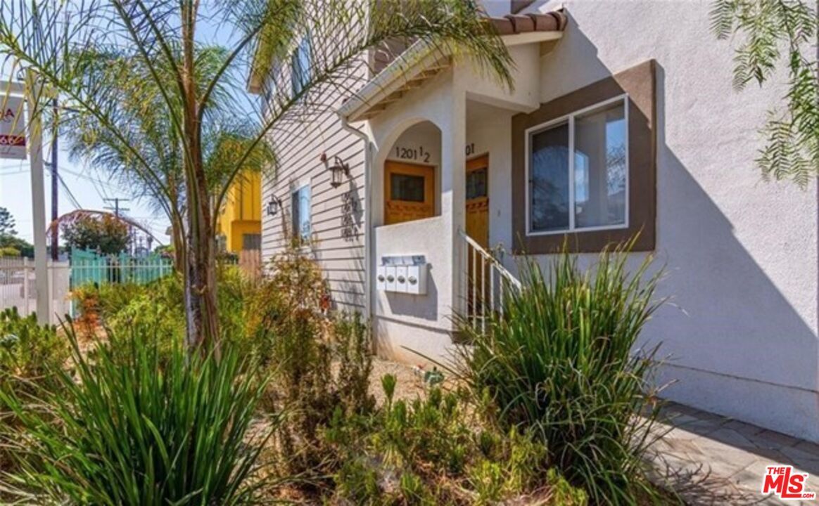 Foto principal - 903 1/2 S Catalina St