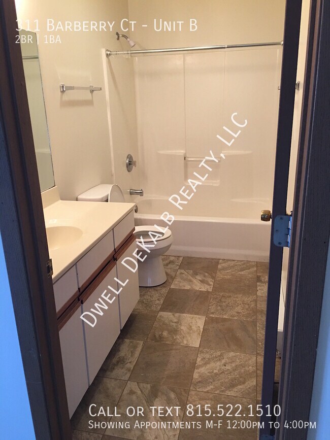 Foto del edificio - 311 Barberry Ct