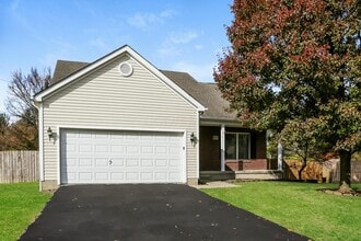 Building Photo - 2025 Santuomo Ave