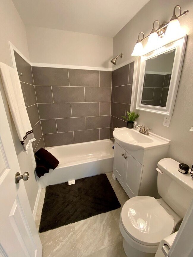 Building Photo - New on the Market!