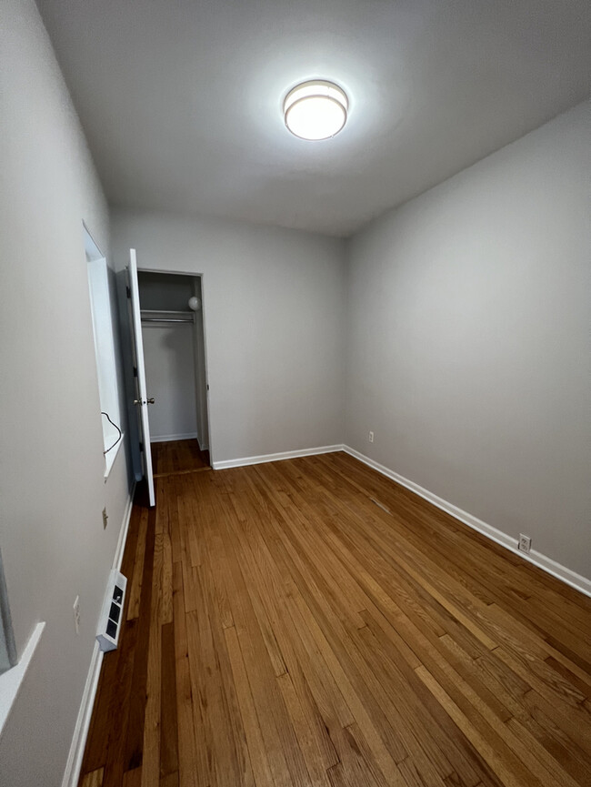 Building Photo - 4528 N Lincoln Ave