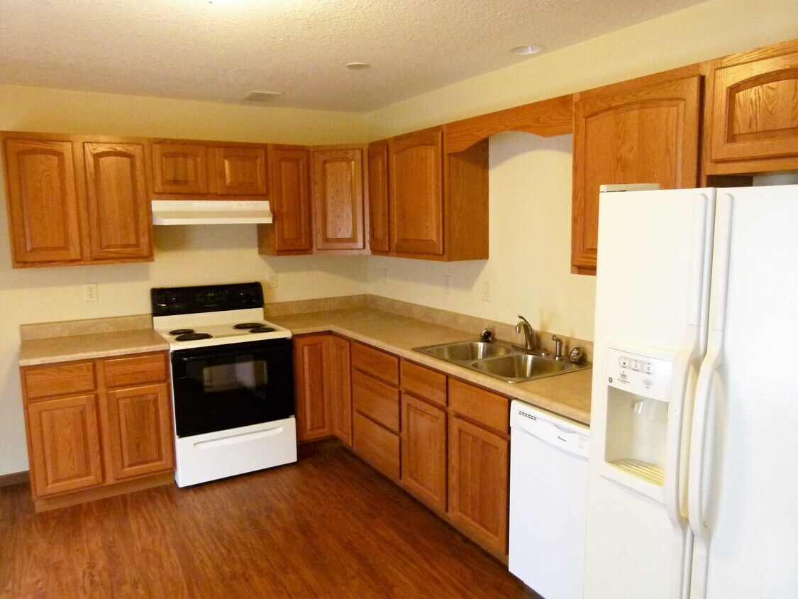 1618 11th St, Charleston, IL 61920 House Rental in Charleston, IL