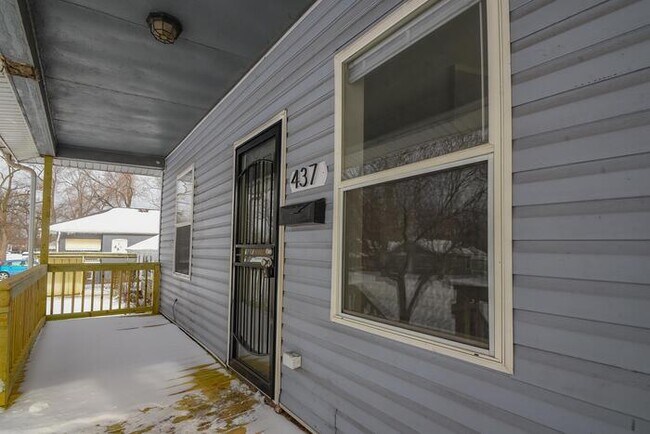 Building Photo - 437 Hovey St