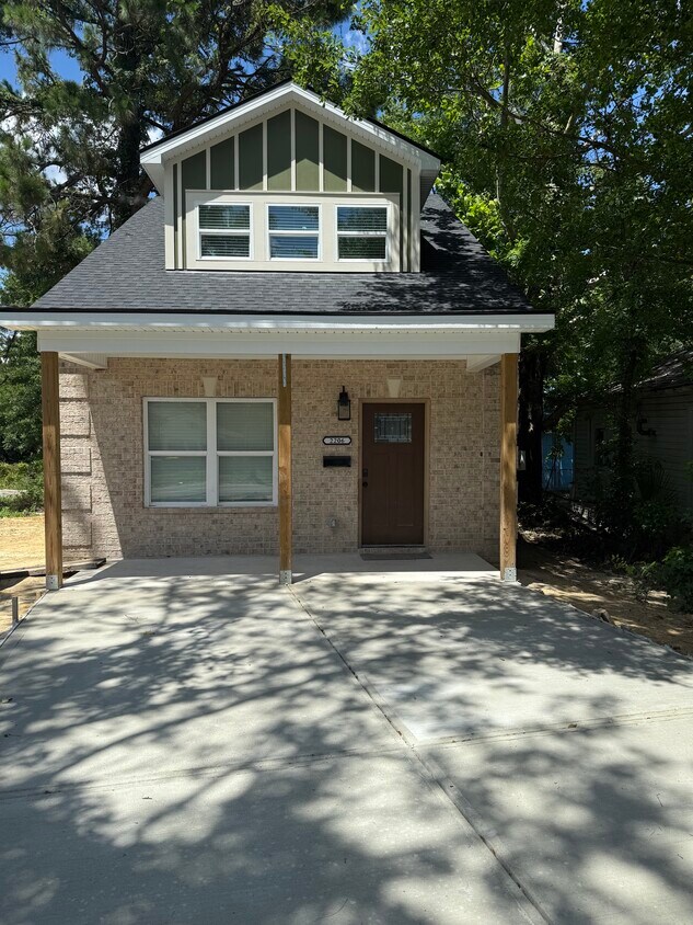 Foto principal - 2206 Augusta Ave