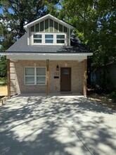 Building Photo - 2206 Augusta Ave