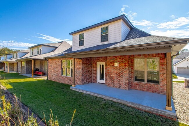 Building Photo - 302 Kanis Ridge Dr