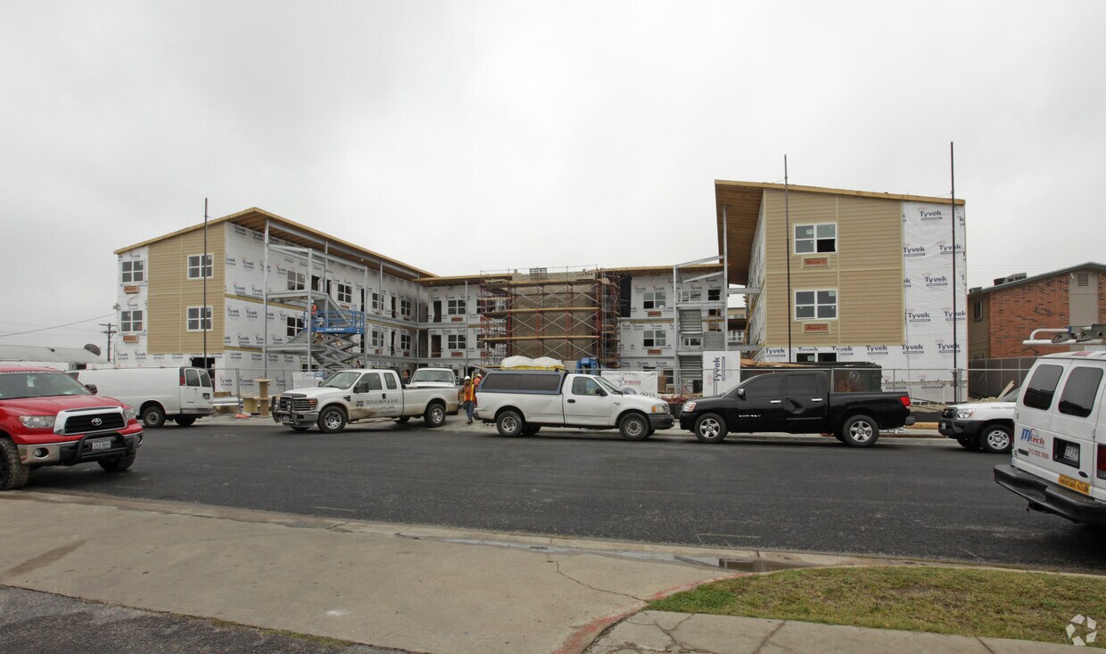 Primary Photo - Lamar Square Apartments