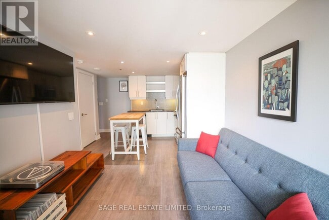 Photo du bâtiment - 525 Adelaide St W