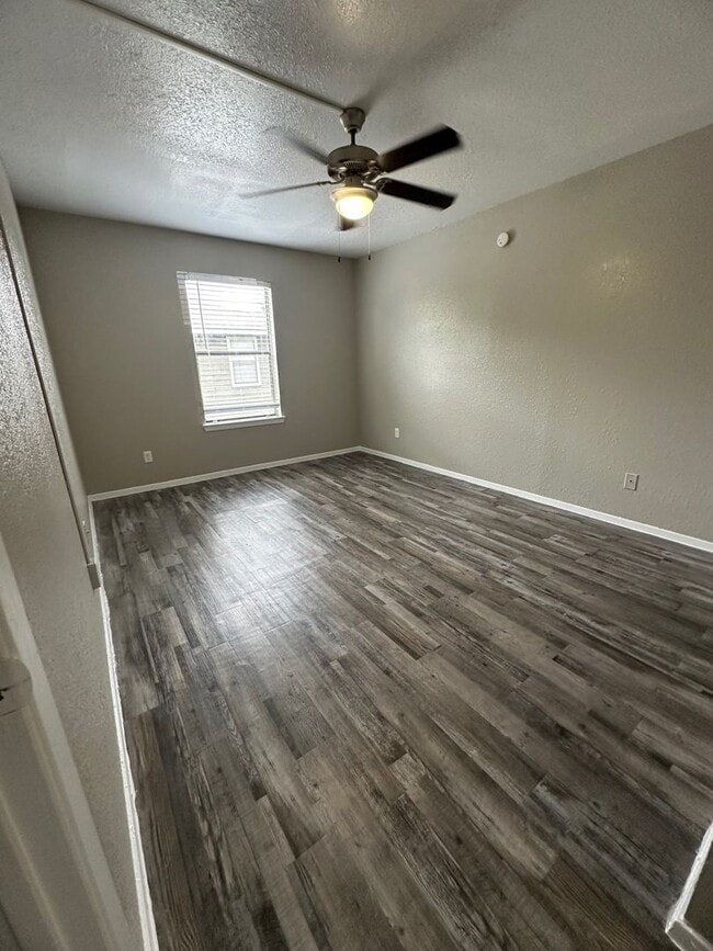 Building Photo - Spacious Two Bedroom Townhome with Private Patio!