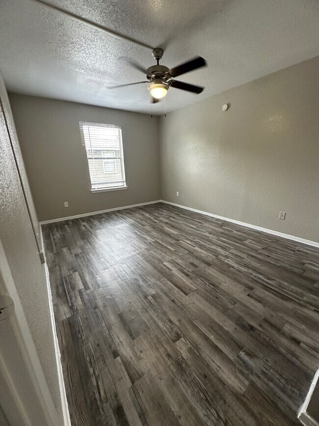 Foto del edificio - Spacious Two Bedroom Townhome with Private Patio!