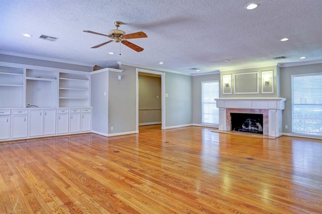 Building Photo - 12134 Tara Dr