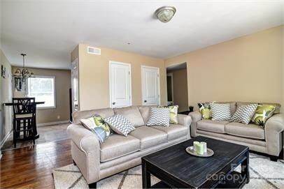 Foto del edificio - 1250 Baugh St