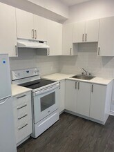 Building Photo - 5497 Av. Victoria