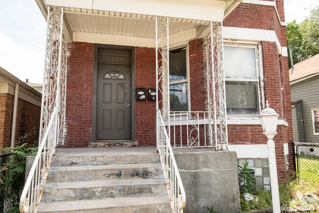 Foto del edificio - 1229 E 71st St