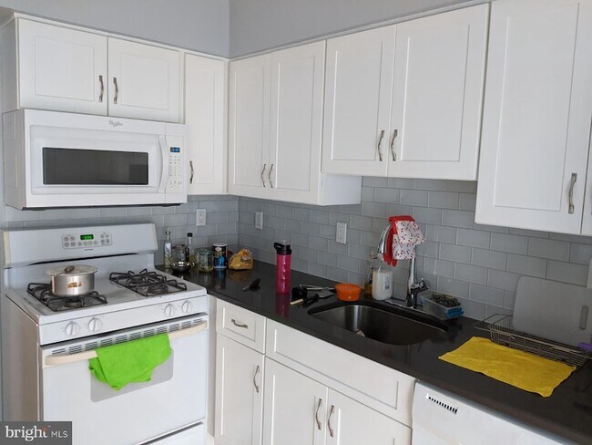 Building Photo - 99 Brookview Cir